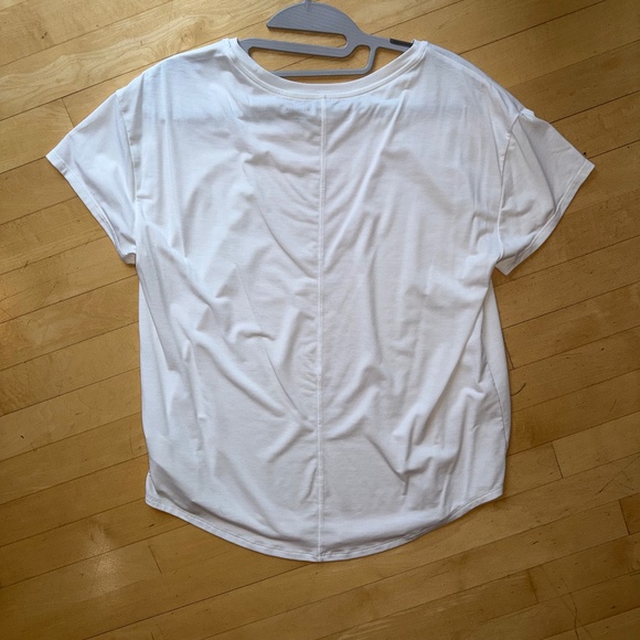 Athleta Move with ease top, M,  CB2551 - Picture 4 of 4